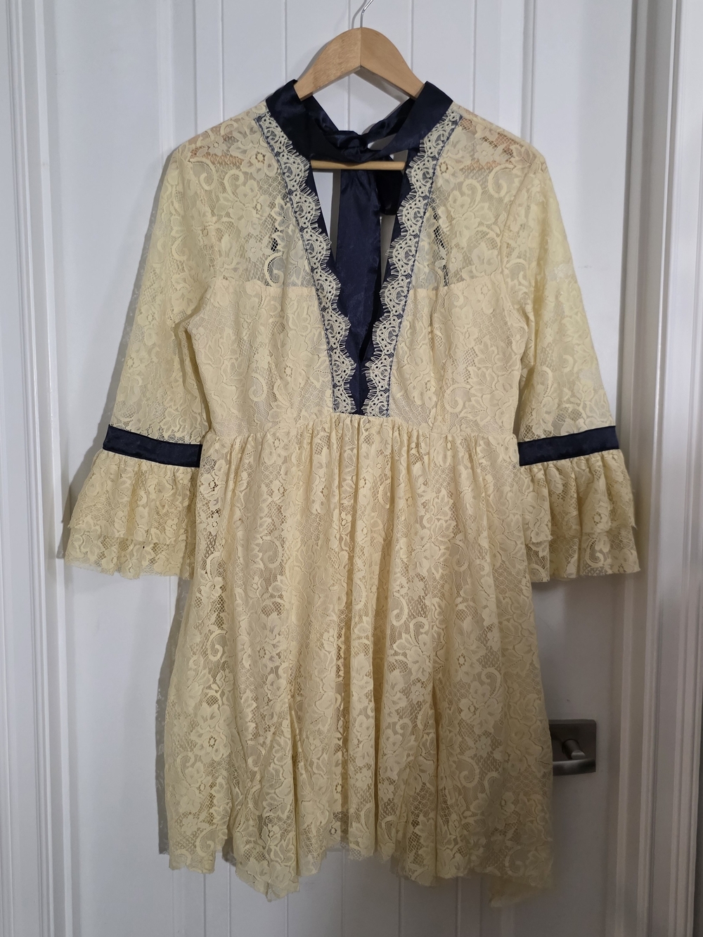 Free People Cream Lace Dress Navy Choker Tie Open Back Bell Sleeve Medium - Picture 6 of 16